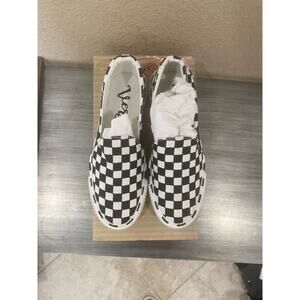 Womens VERY G Checkered sneaker size 7.5
